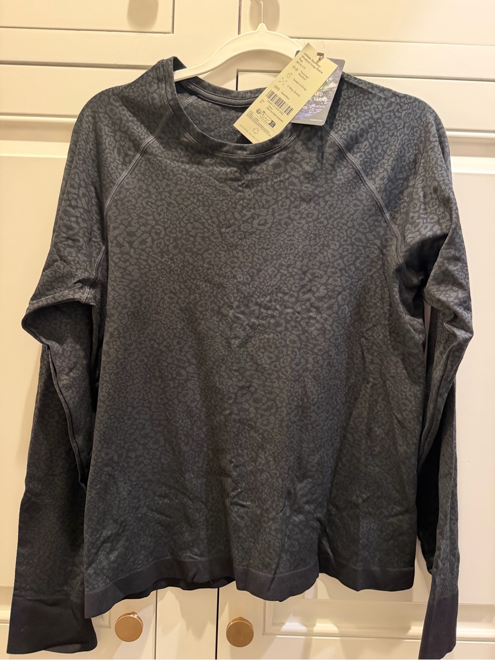 Sweaty Betty Long-Sleeve Printed Crewneck Top in Charcoal Gray